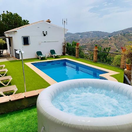 Villa En Frigiliana Con Piscina Y Jacuzzi Exterior photo