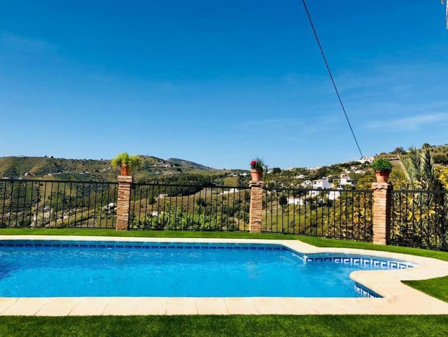 Villa En Frigiliana Con Piscina Y Jacuzzi Exterior photo