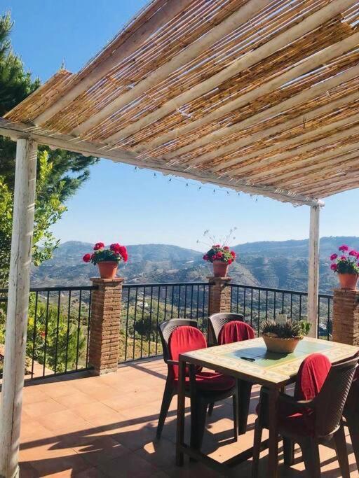 Villa En Frigiliana Con Piscina Y Jacuzzi Exterior photo