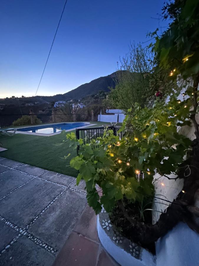Villa En Frigiliana Con Piscina Y Jacuzzi Exterior photo